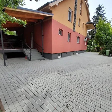 ホームステイ Joker Maganszallashely