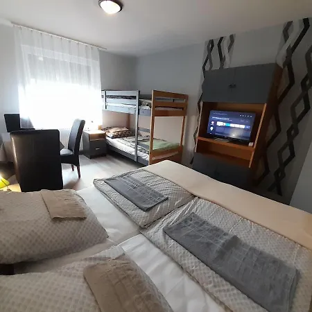 Joker Maganszallashely ホームステイ